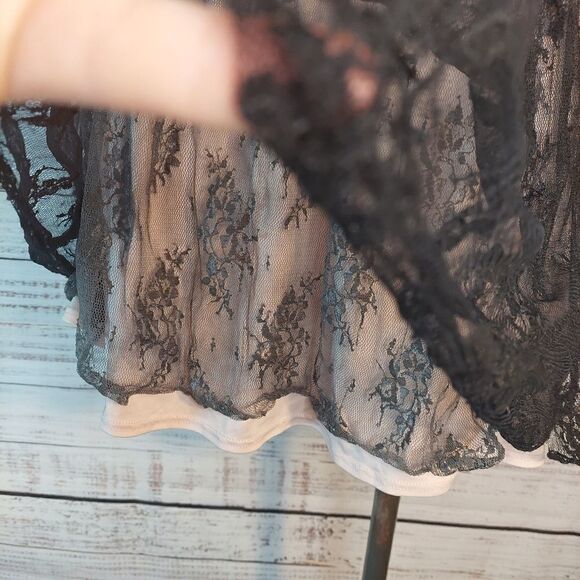 Womans 3 Layer Lace Skirt Size Small - Picture 4 of 12